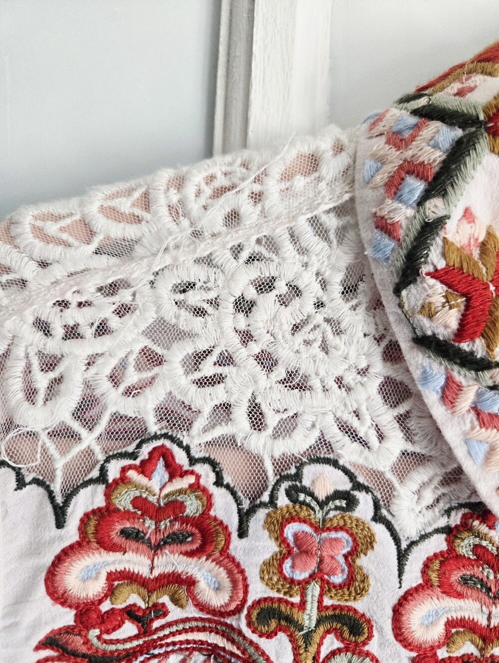 Anthropologie Akemi + Kin Boullion Floral Embroidered Crochet Lace Button Down 6 - Picture 7 of 14